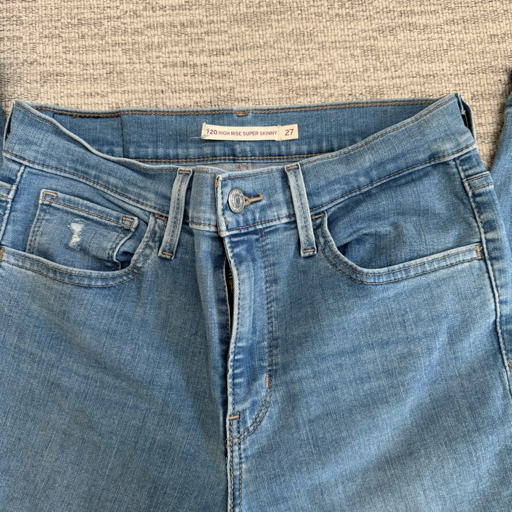 Levi’s High Rise Jeans - Picture 2 of 7